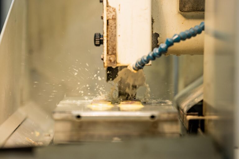 Machine green alumina being used in a controlled manner