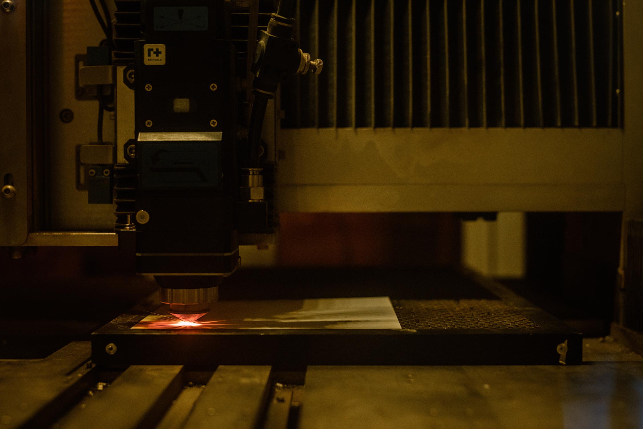 Laser cutting process shaping alumina ceramic heat-resistant industrial component with high precision.